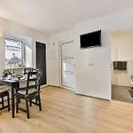 Elegant In With Terrace