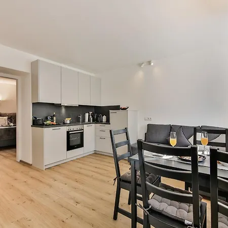 Elegant In With Terrace אינציג