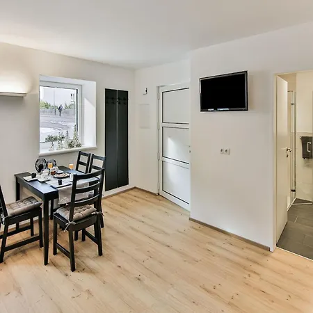 דירה Elegant In With Terrace אינציג