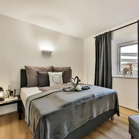 דירה Elegant In With Terrace