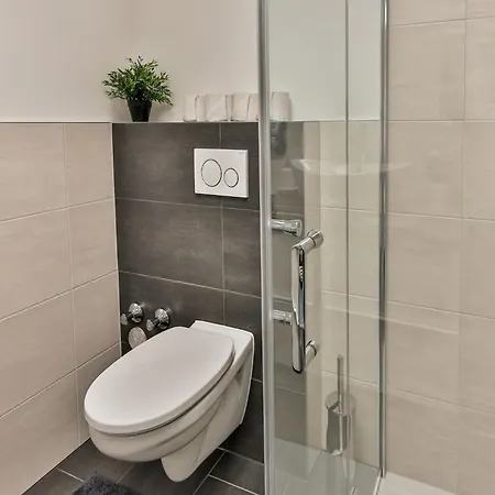 Elegant In With Terrace דירה אינציג