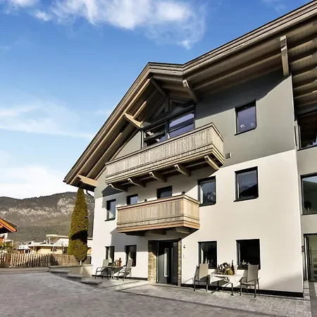 Elegant In With Terrace דירה *