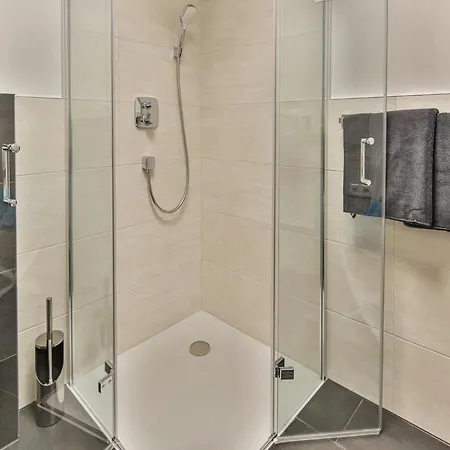 Elegant In With Terrace