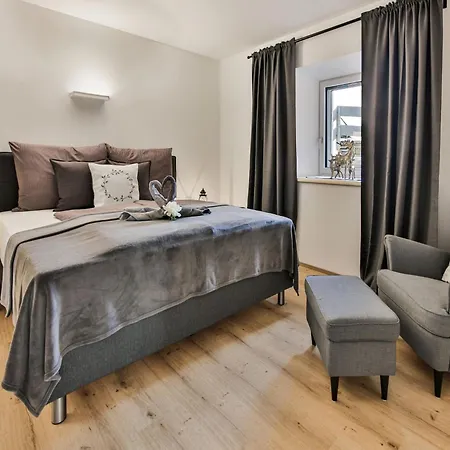 Elegant In With Terrace 아파트